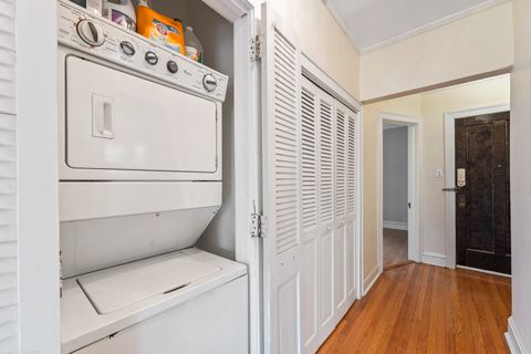 Tiny photo for 628 Sheridan Square #2, Evanston, IL 60202 (MLS # 12523356)