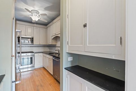 Tiny photo for 628 Sheridan Square #2, Evanston, IL 60202 (MLS # 12523356)