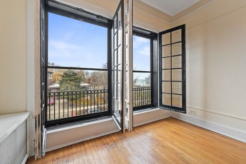 Tiny photo for 628 Sheridan Square #2, Evanston, IL 60202 (MLS # 12523356)