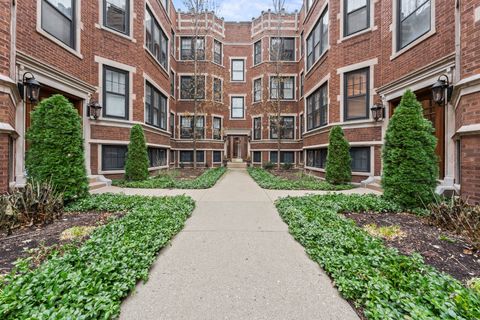 Tiny photo for 628 Sheridan Square #2, Evanston, IL 60202 (MLS # 12523356)