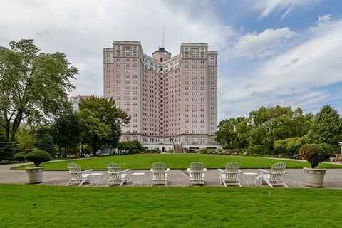 Photo of 5555 N SHERIDAN Road #1811, Chicago, IL 60640 (MLS # 12747362)