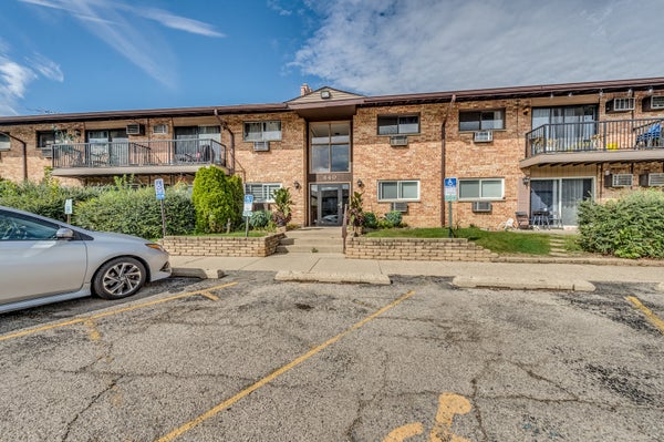 840 E OLD WILLOW RD APT 112, PROSPECT HEIGHTS, IL 60070 - Image 948ea263aefd0d9e366e50d652a5a820/3672737292