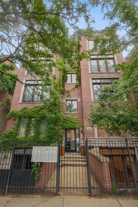 Photo of 1810 W Armitage Avenue #1E, Chicago, IL 60622 (MLS # 12680280)