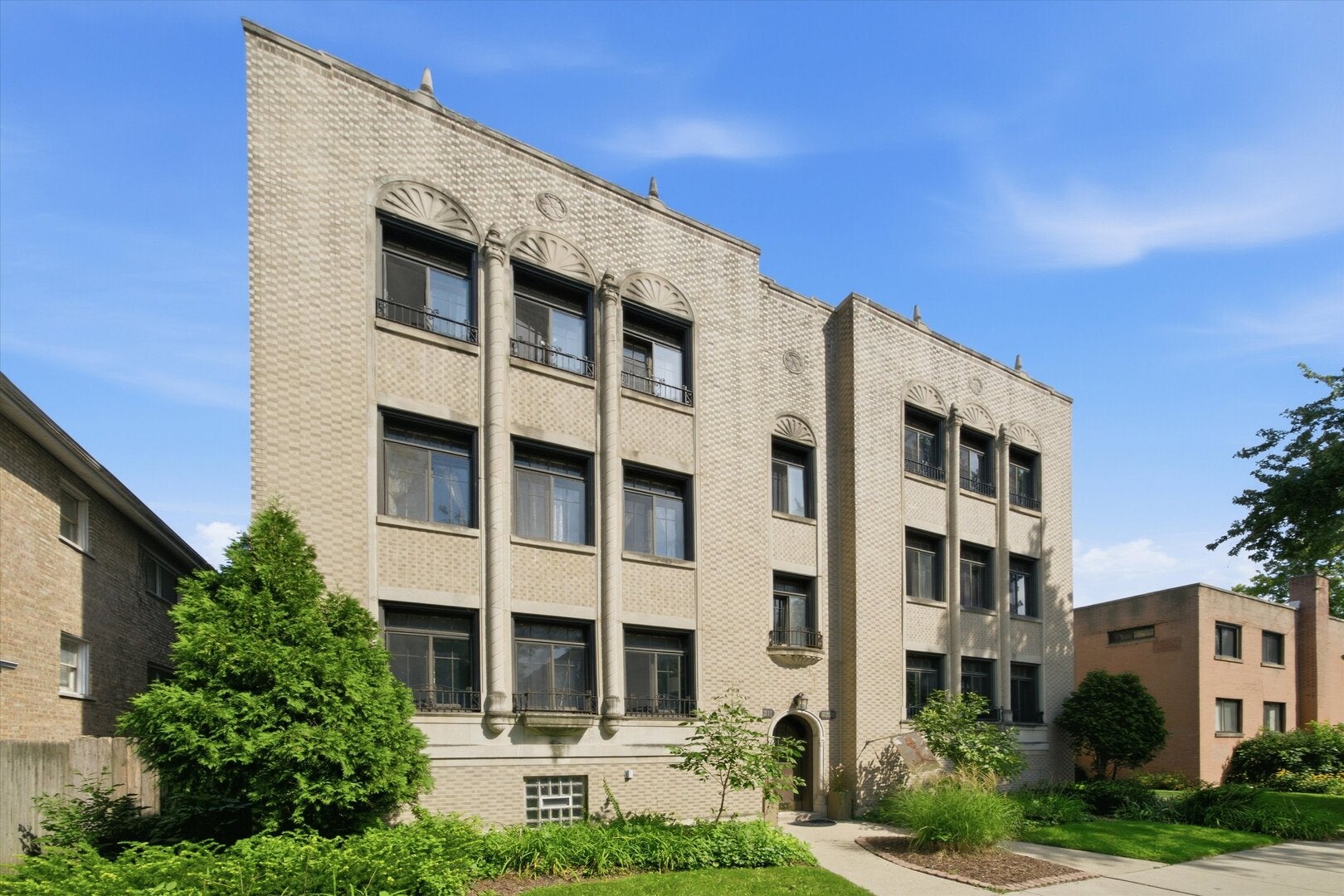 6211 N Mozart Street 2N