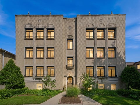 Tiny photo for 6211 N Mozart Street #2N, Chicago, IL 60659 (MLS # 12743815)