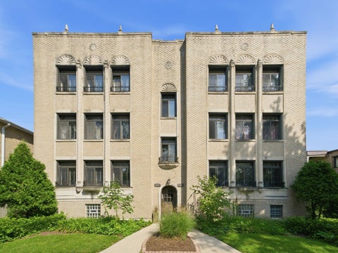 Photo of 6211 N Mozart Street #2N, Chicago, IL 60659 (MLS # 12743815)