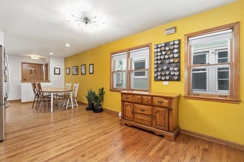 Tiny photo for 4454 N Richmond Street, Chicago, IL 60625 (MLS # 12634975)