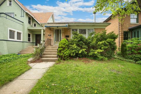 Photo of Chicago, IL 60625 (MLS # 12634975)