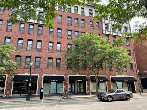 523 Davis Street Evanston IL 60201