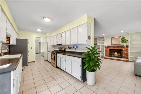 Tiny photo for 1021 Colony Drive, Crystal Lake, IL 60014 (MLS # 12682908)