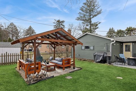 Tiny photo for 373 Woodbridge Street, Des Plaines, IL 60016 (MLS # 12568806)