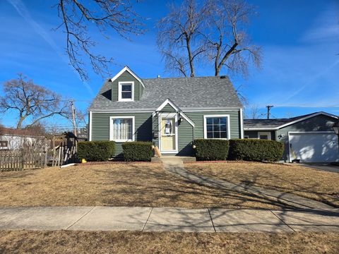 Tiny photo for 373 Woodbridge Street, Des Plaines, IL 60016 (MLS # 12568806)