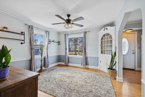 Tiny photo for 373 Woodbridge Street, Des Plaines, IL 60016 (MLS # 12568806)