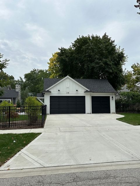 Tiny photo for 241 Coe Road, Clarendon Hills, IL 60514 (MLS # 12518795)