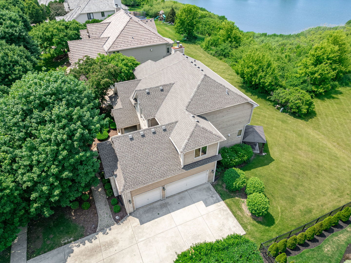 552 WATERS EDGE Drive