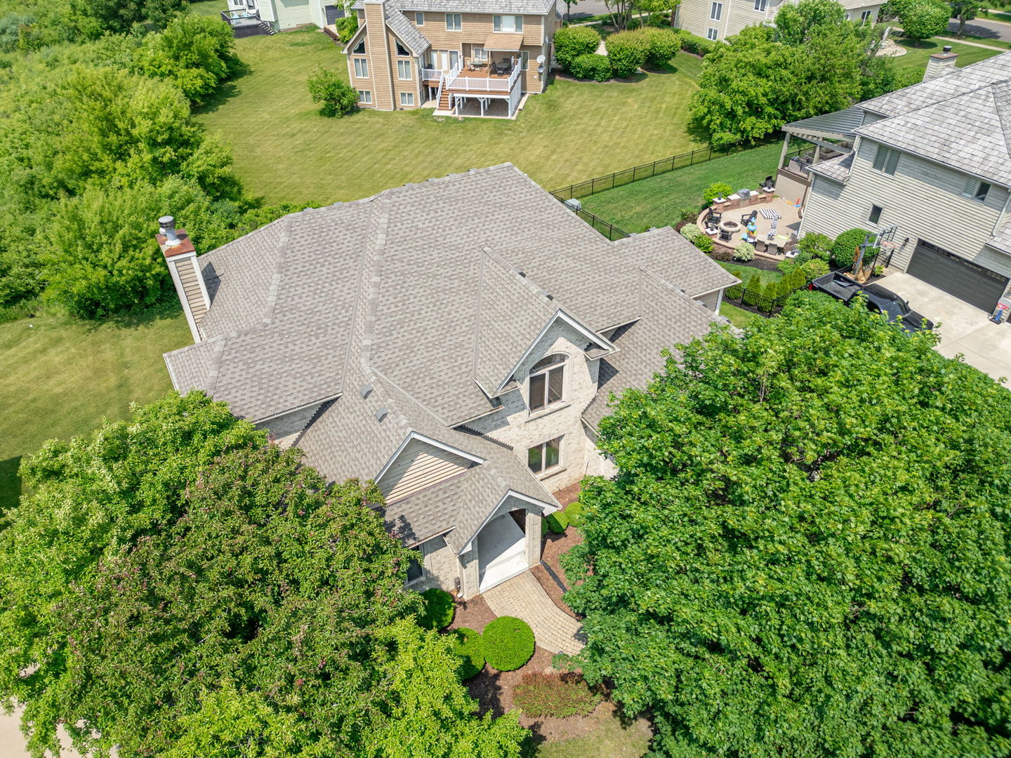 552 WATERS EDGE Drive