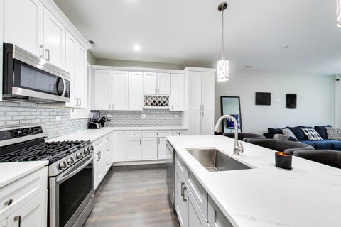 Tiny photo for 616 E 46th Street #2, Chicago, IL 60653 (MLS # 12700151)