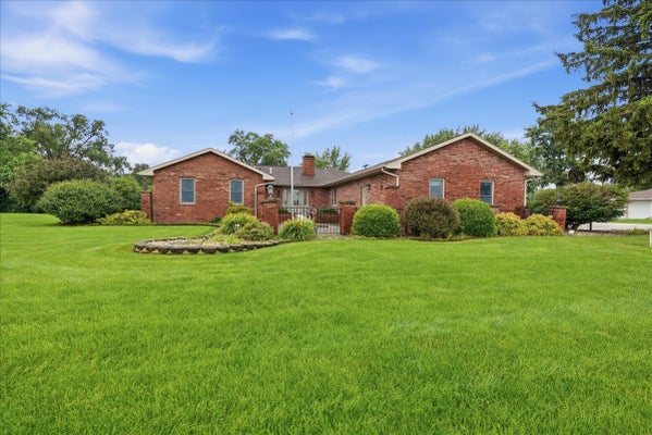 404 CLAYTON DR, WATSEKA, IL 60970 - Image 94a93f657c9e74956f2a858bc1bd2e8a/3592609786