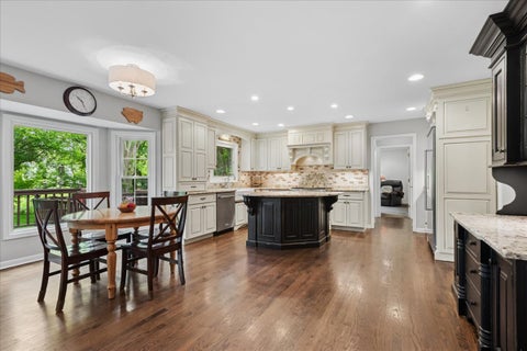 Tiny photo for 3002 EASTON Place, St. Charles, IL 60175 (MLS # 12620486)