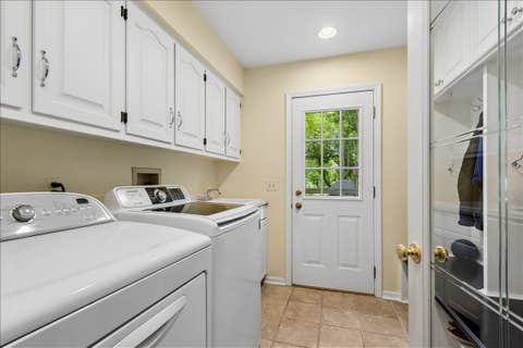 Tiny photo for 3002 EASTON Place, St. Charles, IL 60175 (MLS # 12620486)