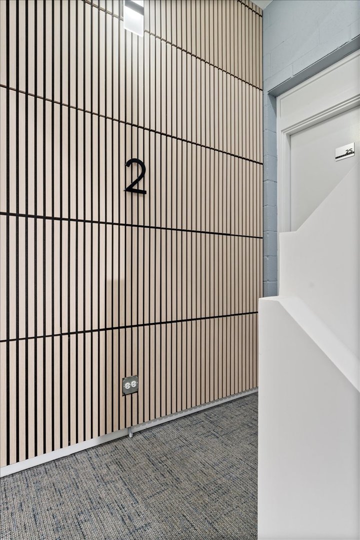 5830 N Lincoln Avenue 2W