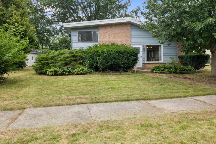 Photo 1 of 22 — 105 Willow Street, Park Forest, IL 60466