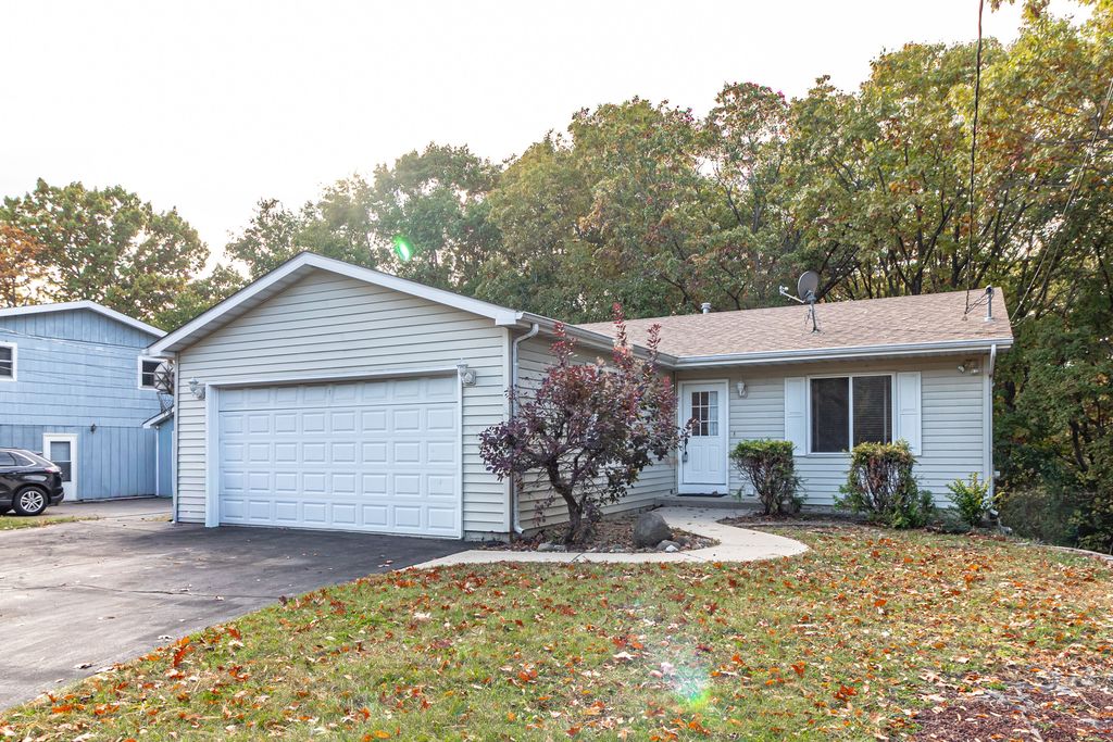 Photo for 35242 N MOODY Street, Ingleside, IL 60041 (MLS # 12506566)