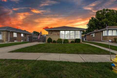 Photo of 7316 W Greenleaf Street, Niles, IL 60714 (MLS # 12765818)