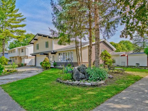 Tiny photo for 1121 N Greenfield Lane, Mount Prospect, IL 60056 (MLS # 12470006)