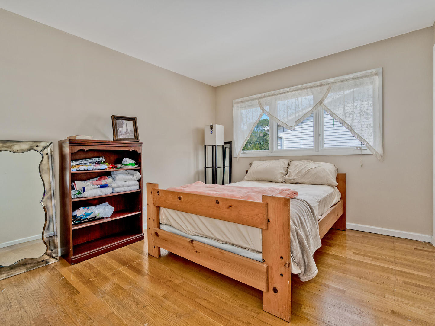 Mount Prospect, Illinois 60056, United States, 4 Bedrooms Bedrooms, ,3 BathroomsBathrooms,Residential,Active,208817