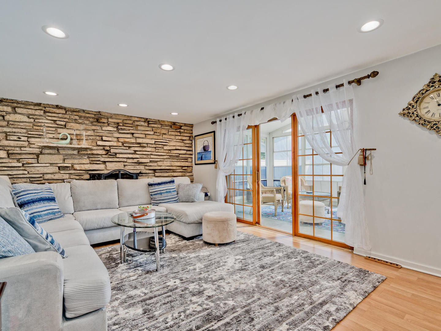 Mount Prospect, Illinois 60056, United States, 4 Bedrooms Bedrooms, ,3 BathroomsBathrooms,Residential,Active,208817