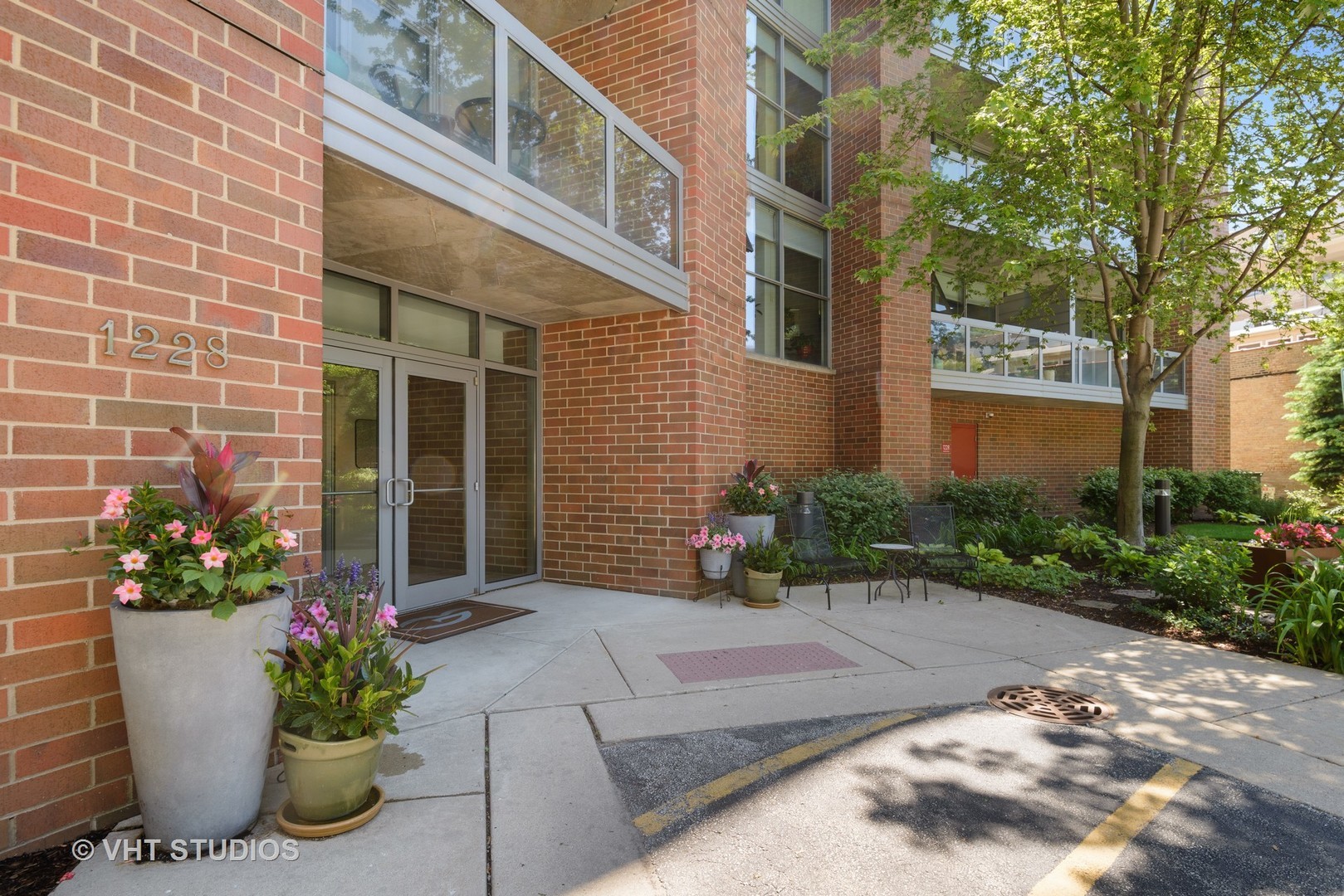 1228 EMERSON Street 304