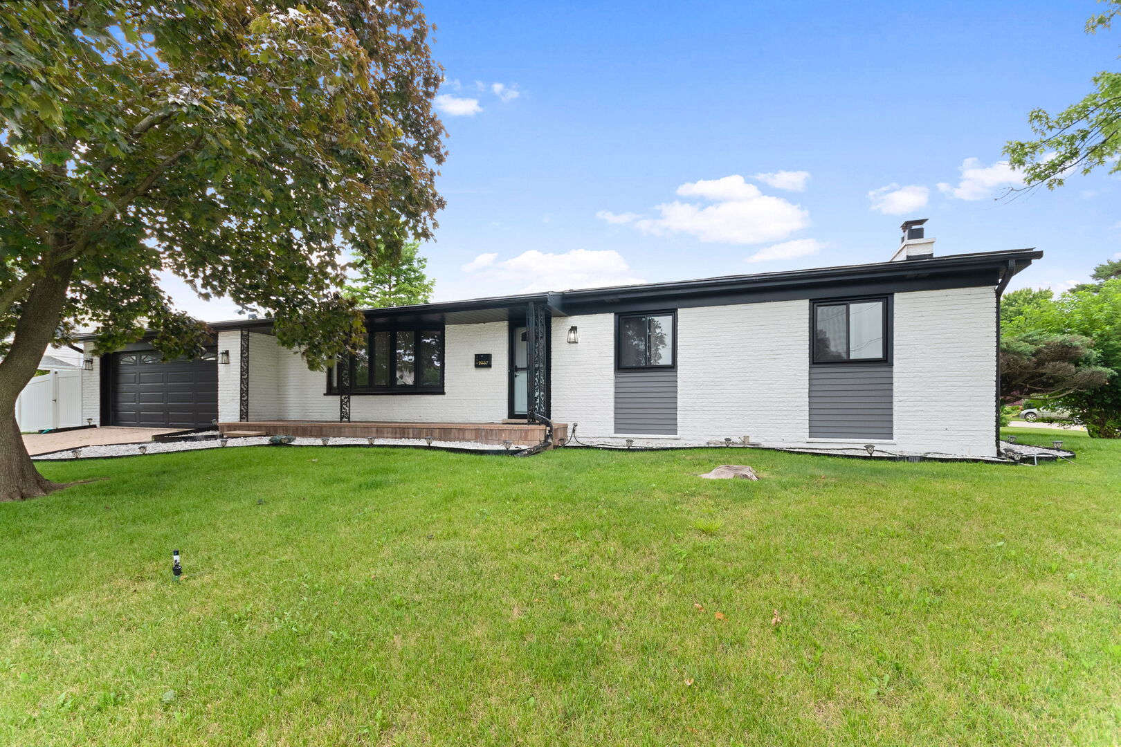 9837 N Glendale Lane