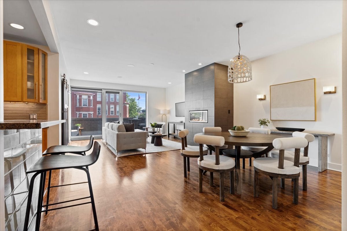 1850 W Division Street 3B
