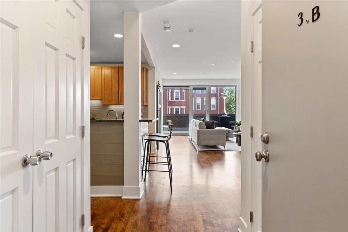 1850 W Division Street 3B
