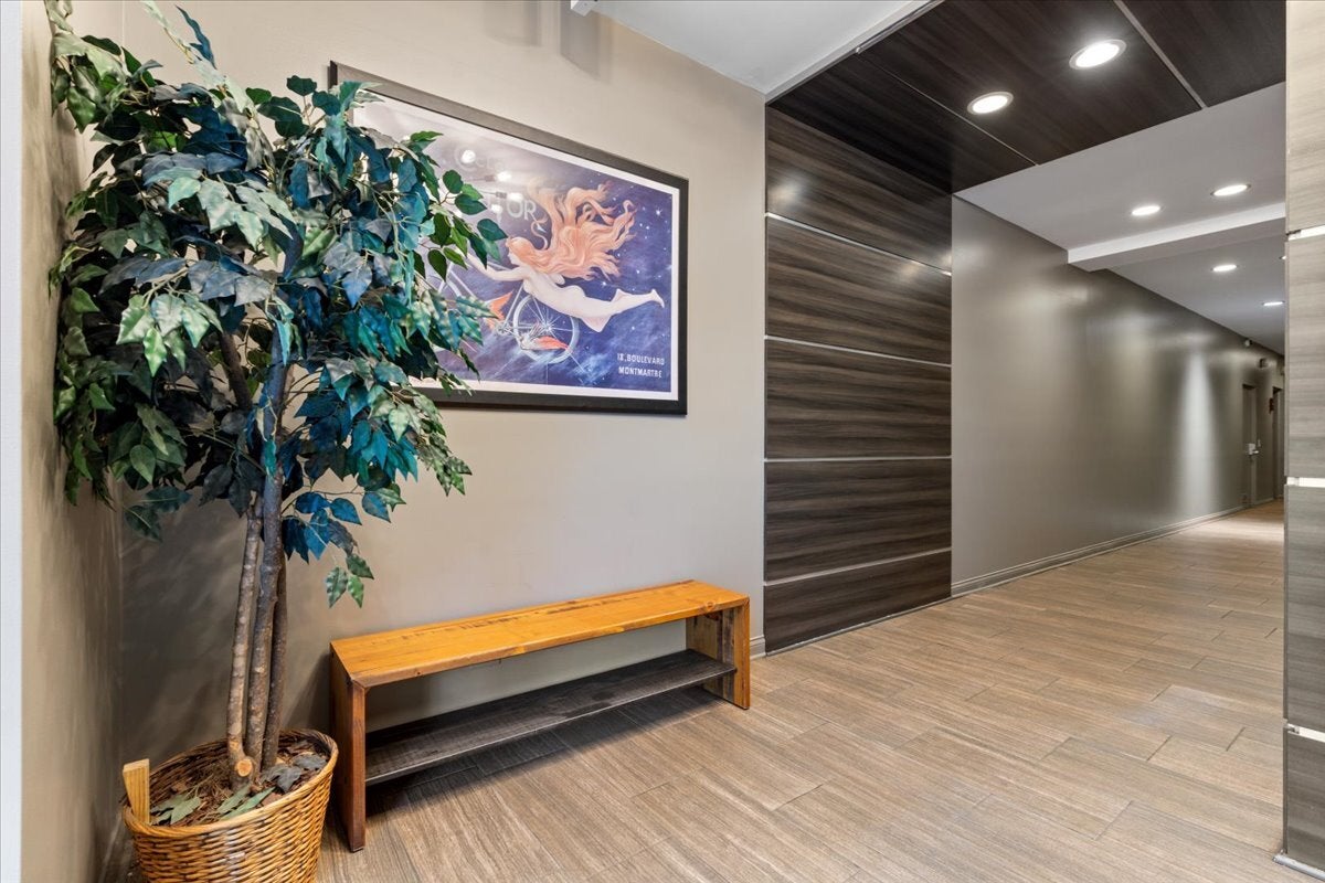 1850 W Division Street 3B