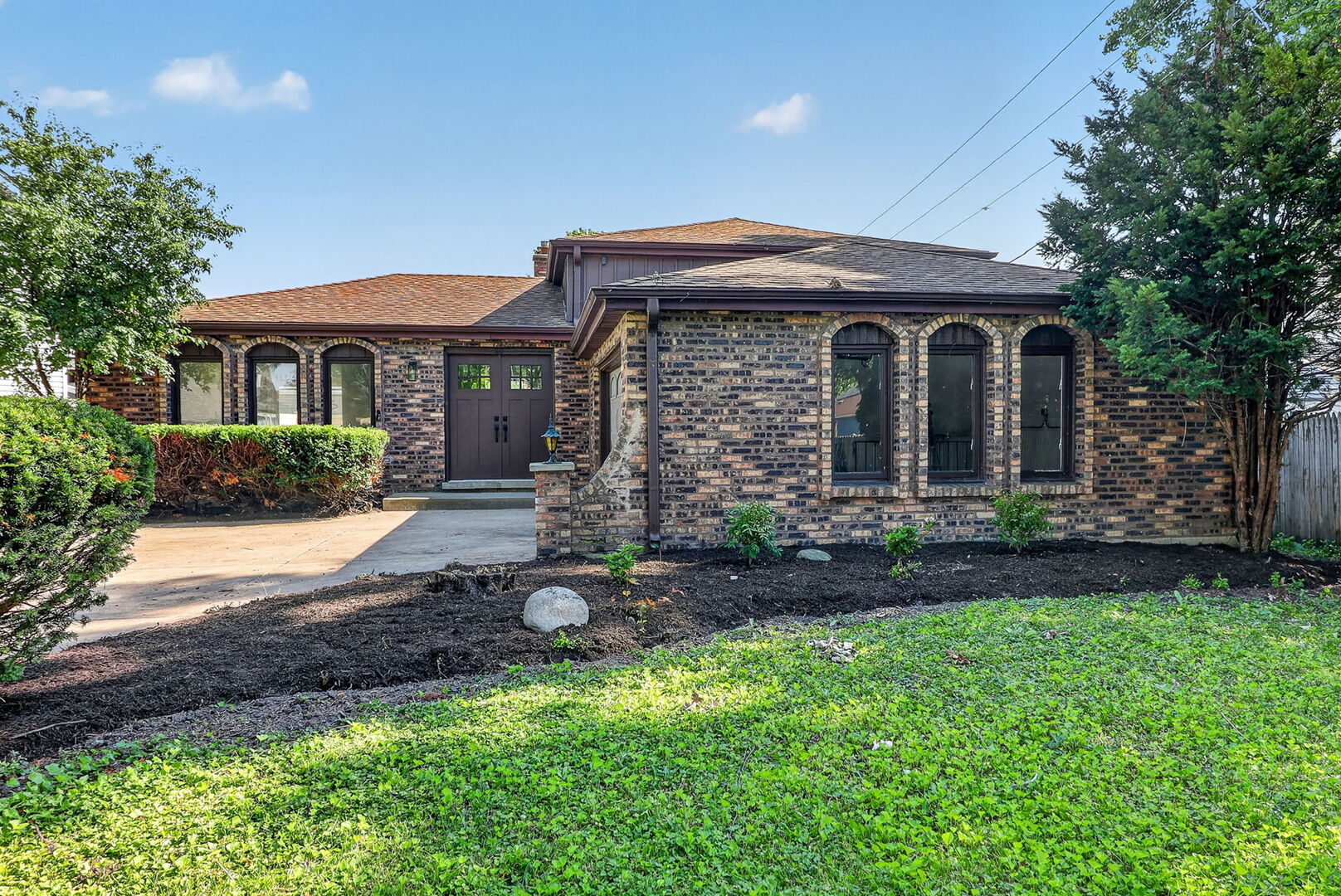 216 W Kimbell Avenue