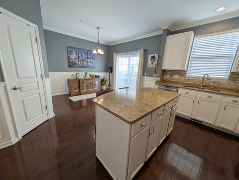 Tiny photo for 208 Wildflower Street, Des Plaines, IL 60016 (MLS # 12734068)