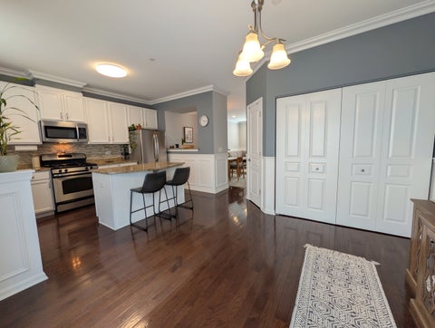 Tiny photo for 208 Wildflower Street, Des Plaines, IL 60016 (MLS # 12734068)
