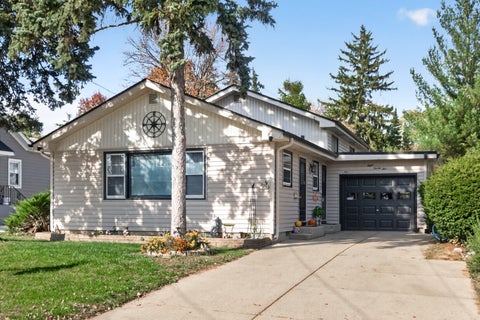 Photo of 825 Prairie Street, Aurora, IL 60506 (MLS # 12795846)