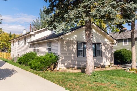 Tiny photo for 825 Prairie Street, Aurora, IL 60506 (MLS # 12795846)