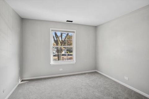 Tiny photo for 220 Hawthorne Court #B2, Schaumburg, IL 60193 (MLS # 12509665)