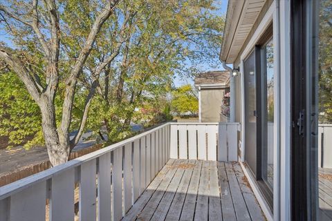 Tiny photo for 220 Hawthorne Court #B2, Schaumburg, IL 60193 (MLS # 12509665)