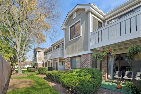 Tiny photo for 220 Hawthorne Court #B2, Schaumburg, IL 60193 (MLS # 12509665)