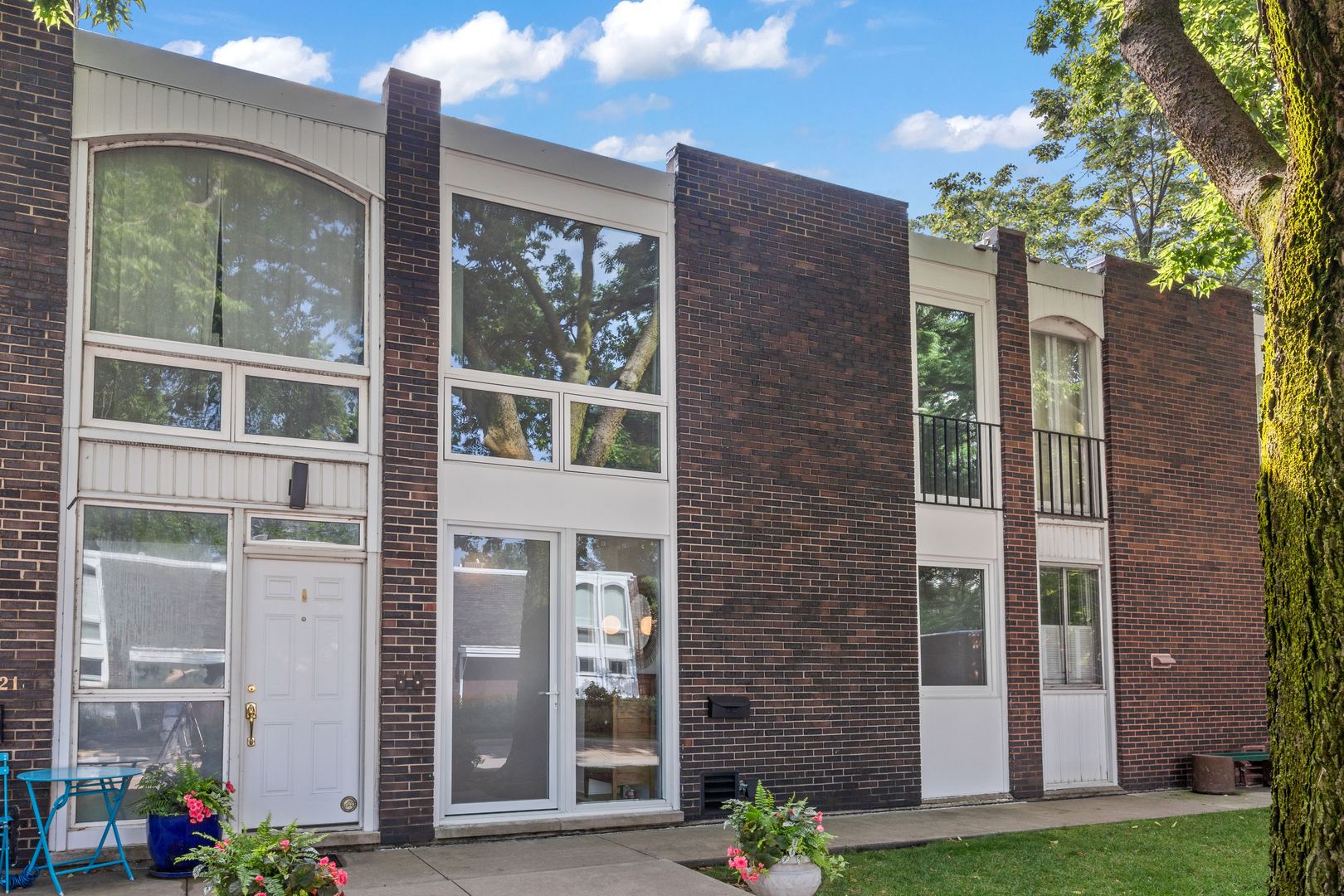 1319 N Sandburg Terrace