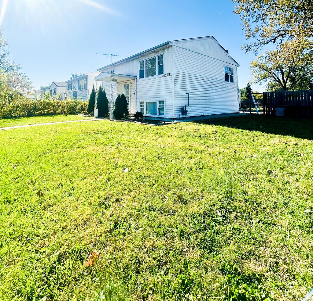 Photo for 16306 Park Avenue, Markham, IL 60428 (MLS # 12504932)