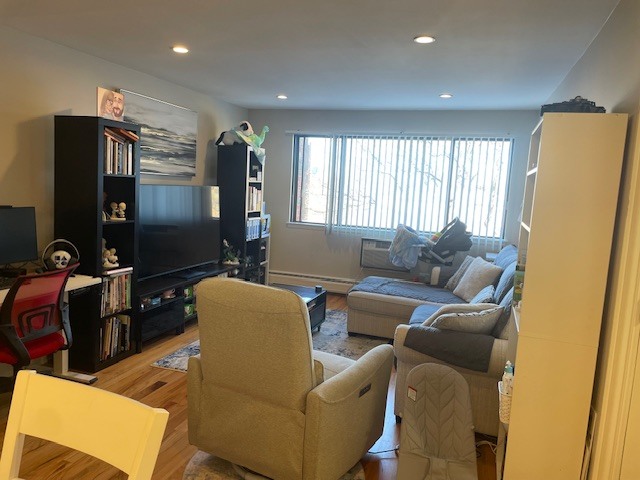 5310 N CHESTER Avenue 411