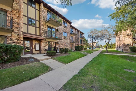 Tiny photo for 232 Klein Creek Court #4D, Carol Stream, IL 60188 (MLS # 12777881)