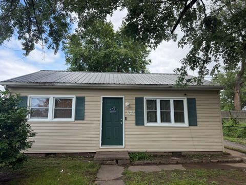 Tiny photo for 1122 N 17th Street, Quincy, IL 62301 (MLS # 12685169)