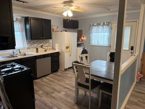 Tiny photo for 1122 N 17th Street, Quincy, IL 62301 (MLS # 12685169)